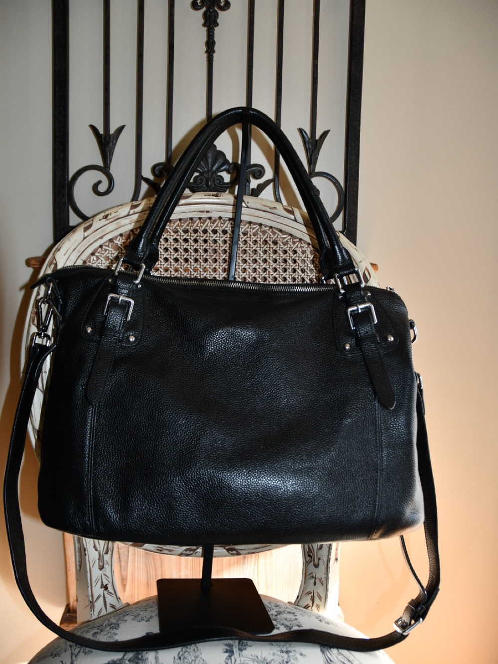 Elegant Black Leather Heshe Satchel Bag with Top Handles & Crossbody Strap